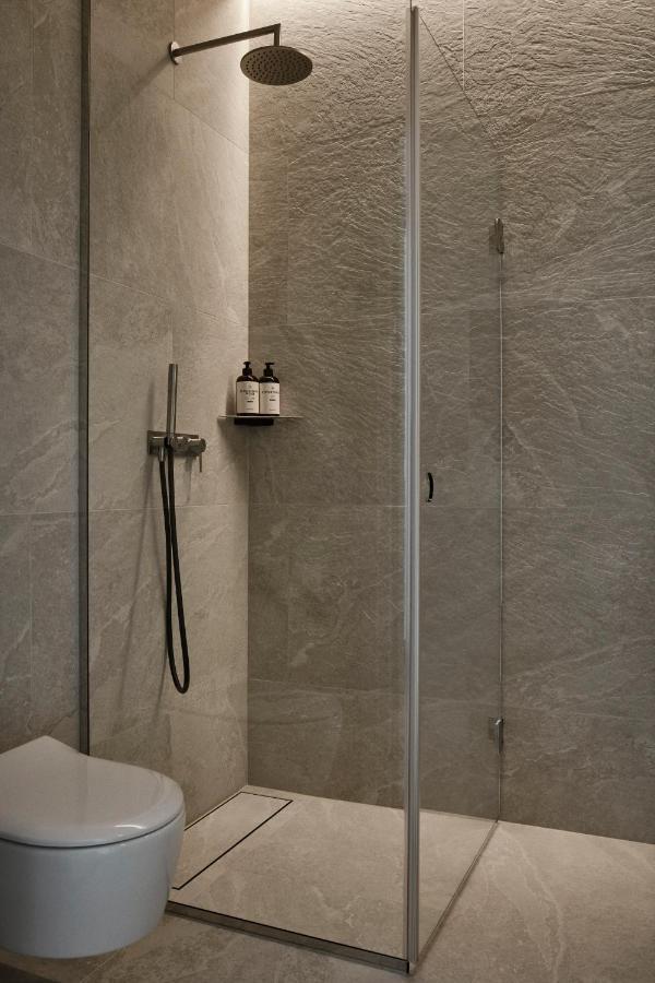 Runo Hotel Porvoo Exterior foto A shower with a shower door